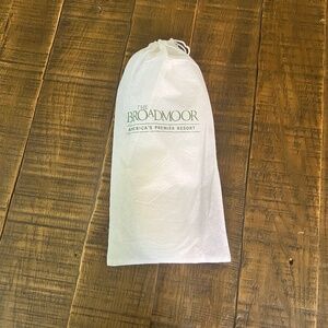New!  The Broadmoor Luxury Resort Hotel Slippers w/ Bag